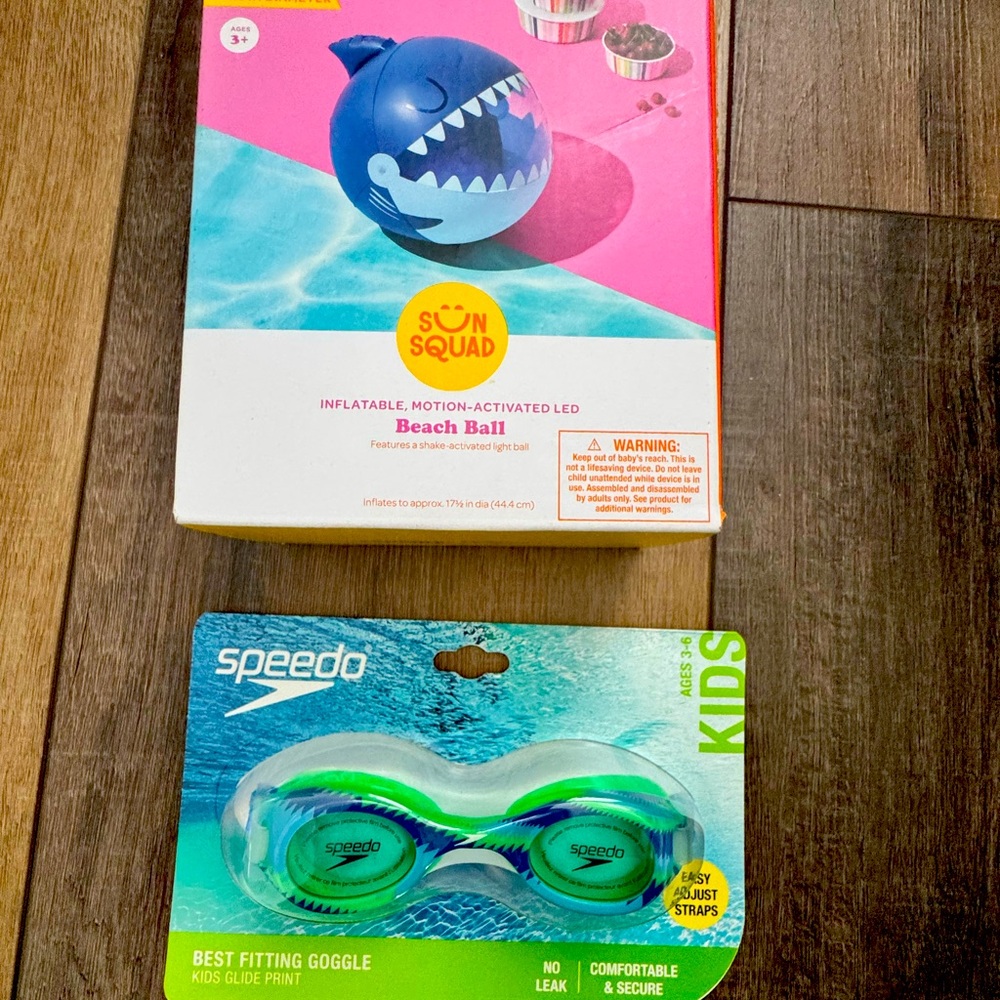 Speedo Swimming Goggles Age 3-6 & Beach Ball